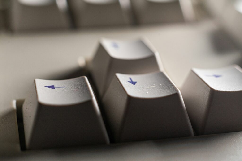 comment connaître les touches du clavier apprendre marcus urbenz unsplash